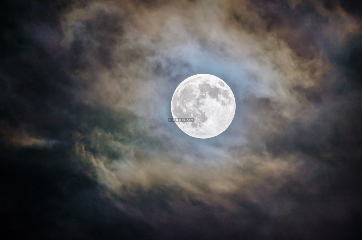 点击 举报 提醒管理员修复) 月色朦胧月球表面阴影云彩夜晚风景素材
