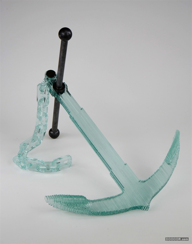 层压透明浮法玻璃镀锌杆。Laminated clear float glass with galvanised rod.  [2P].j.jpg