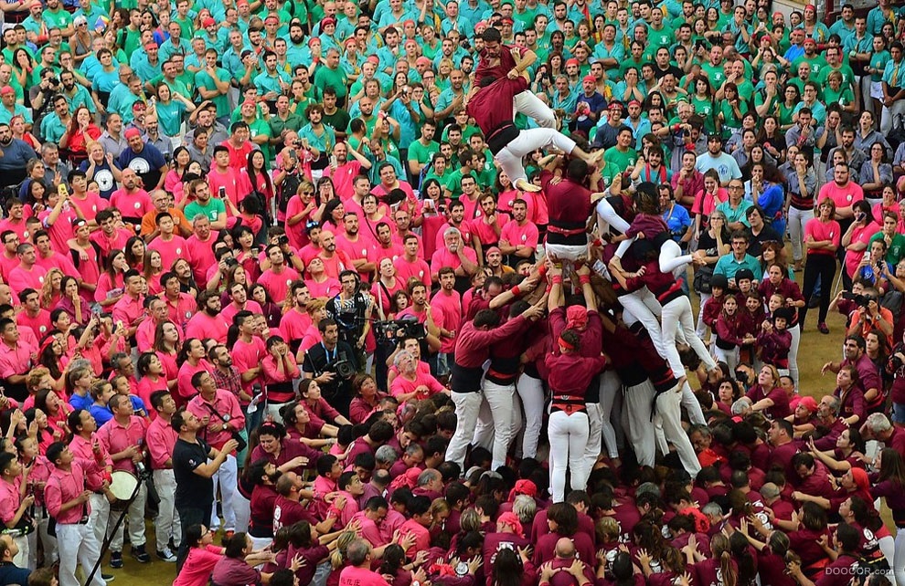 CATALONIA`s HUMAN TOWERS [21P] (2).jpg