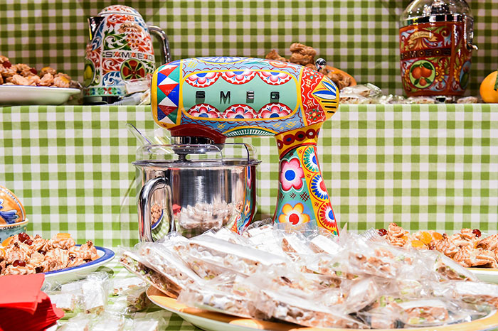 Kitchen Appliances Decorated With Sicilian Motifs 西西里主题的厨房用具- James Go.jpg