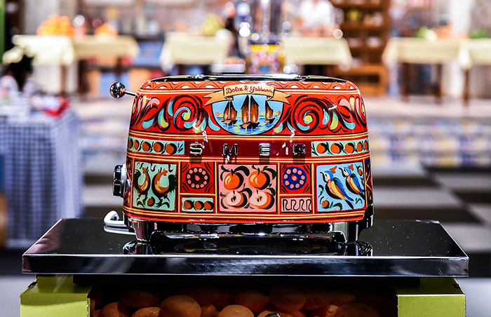 Kitchen Appliances Decorated With Sicilian Motifs 西西里主题的厨房用具- James Go.jpg