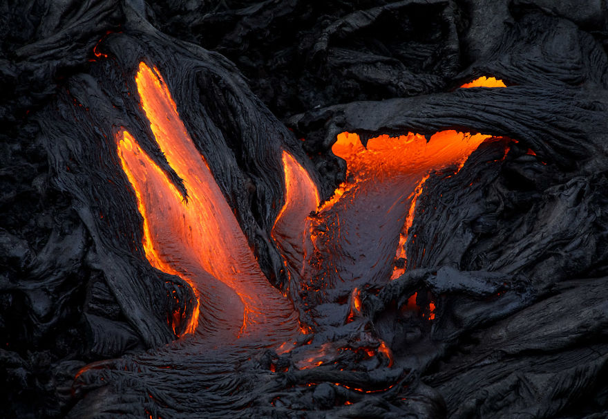 夏威夷基拉韦厄火山的熔岩流融化了我的相机-Erez Marom[15P](1).jpg