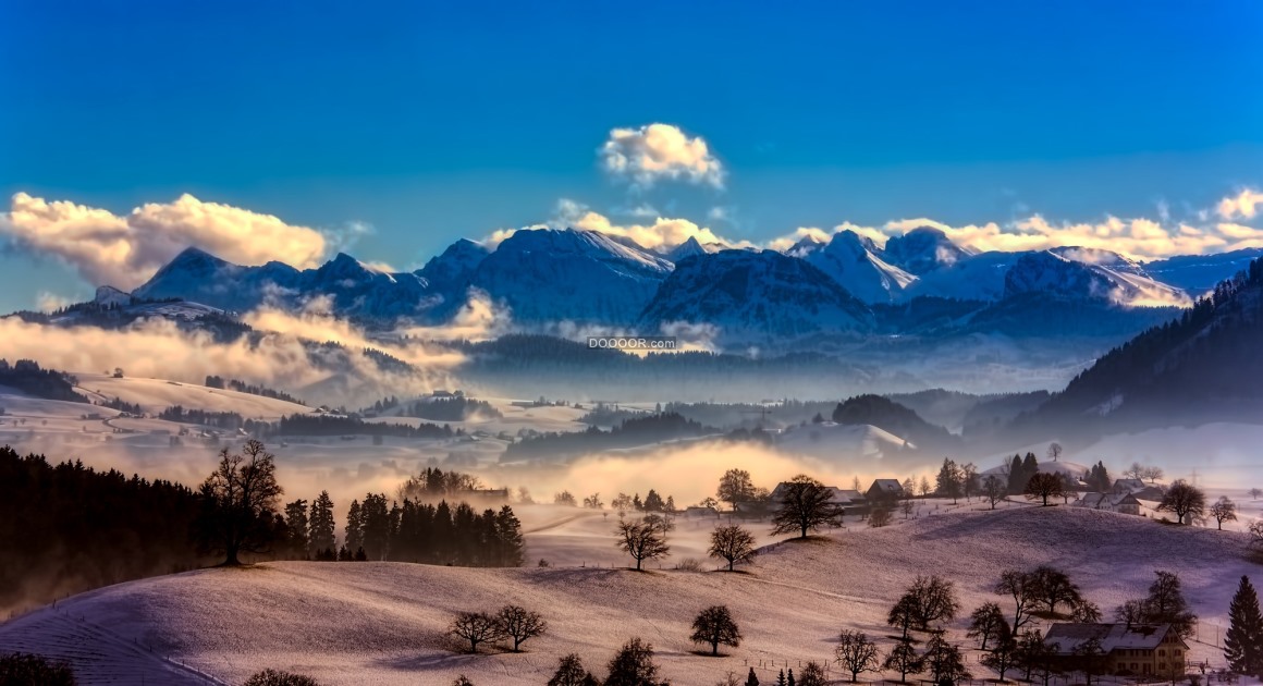 00442_白雪皑皑的山峰在晴朗的天气里更加壮丽雄浑.jpg