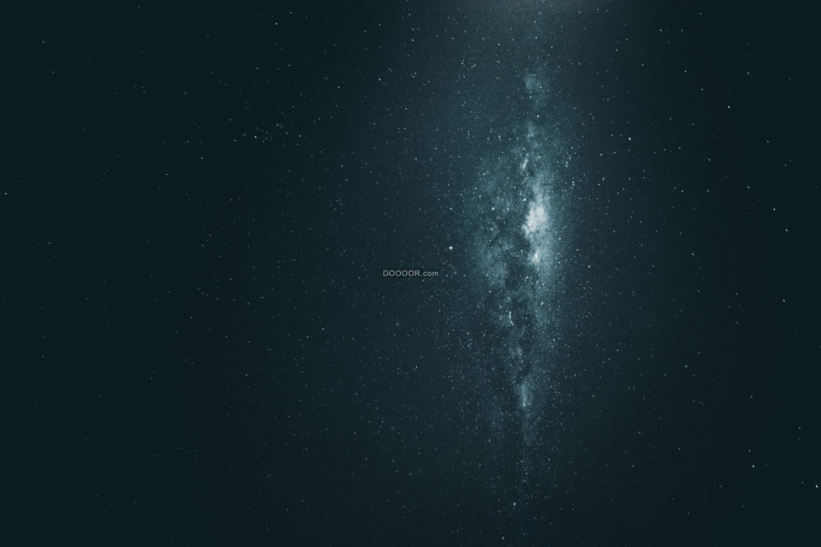 01539_星空夜景素材寂静的夜晚星空中一片青色无数的星星聚集在一起形成一道星云点亮夜.jpg