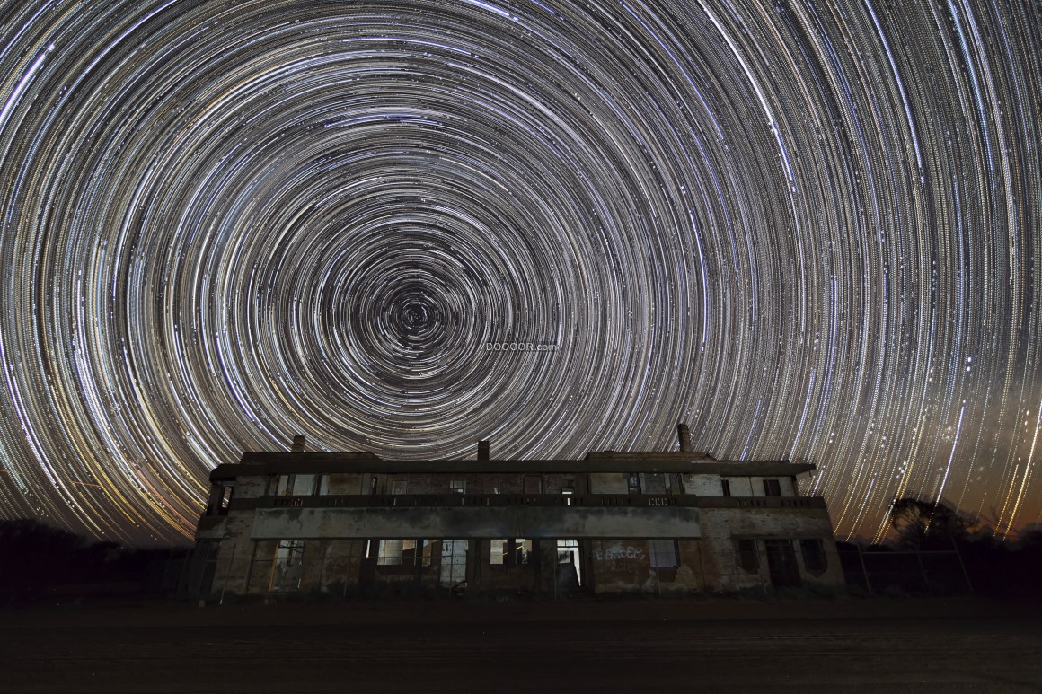 01564_星空素材郊外夜晚星空中形成壮丽的超自然景观照亮了整个世界.jpg.jpg