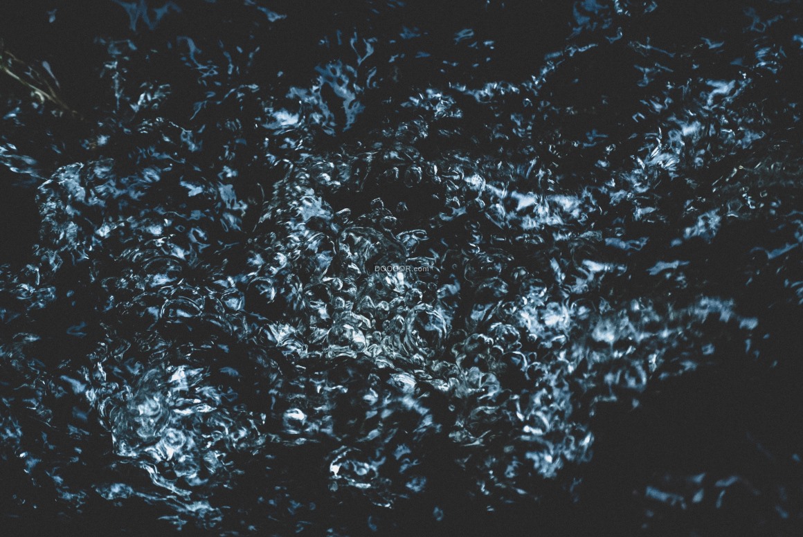 01342_深度深色水下气泡黑色超清背景素材.jpg