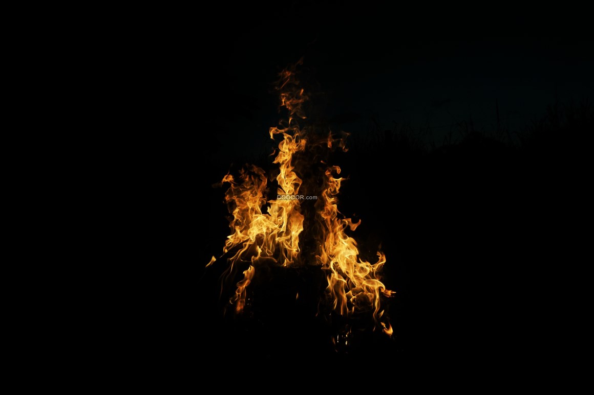 02906_背景花纹素材设计夜晚时分天边依稀有一些亮光近处一堆燃着的篝火像一个跳动的精.jpg