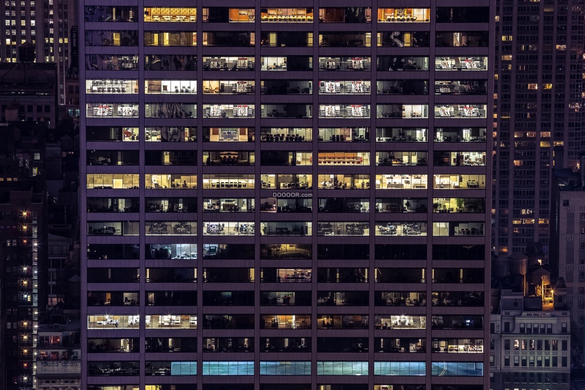 04330_城市夜晚的高楼建筑内灯火通明人们正在忙碌着.jpg