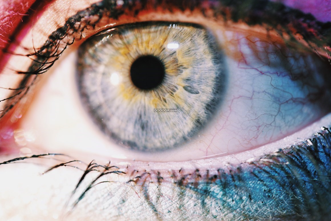 利用背景虚化技术高清摄像头下人眼的瞳孔清晰可见