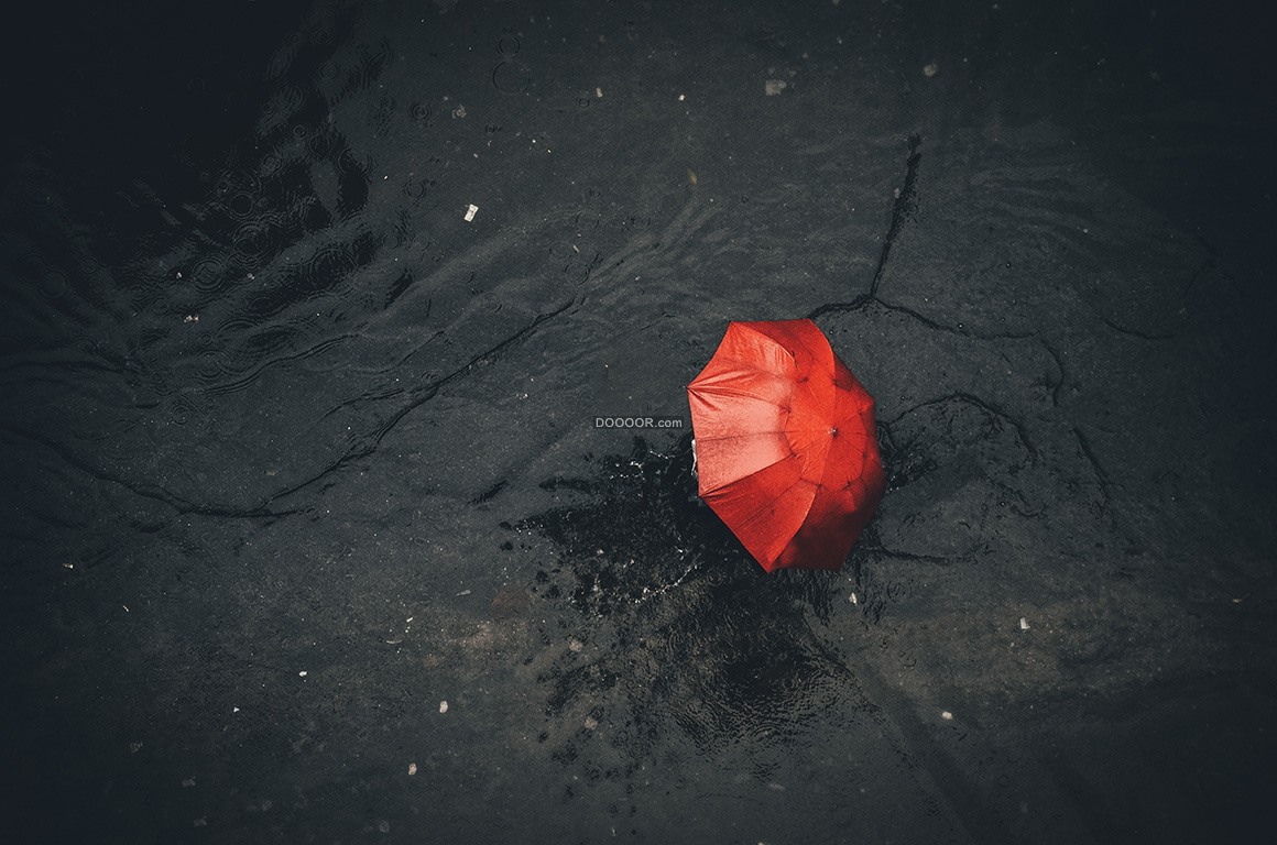 红色的雨伞|乌云高清壁纸站
