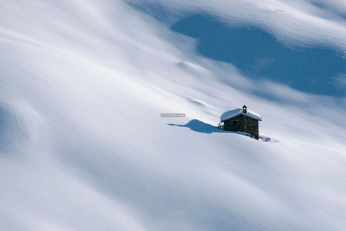 05083_一座小木屋矗立在雪地上自然风景素材设计.jpg