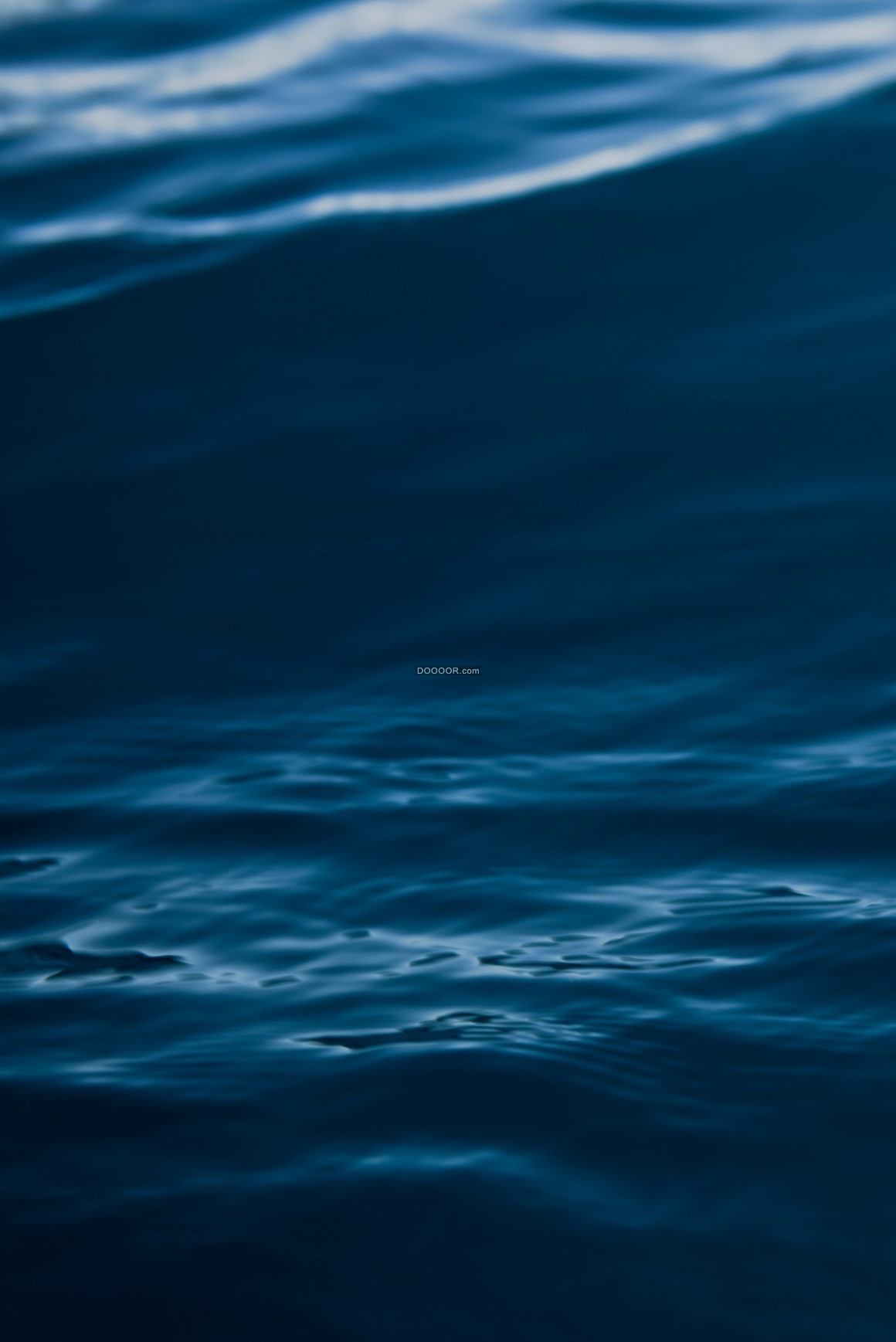 06595_海面平静深邃湛蓝闪亮反射.jpg