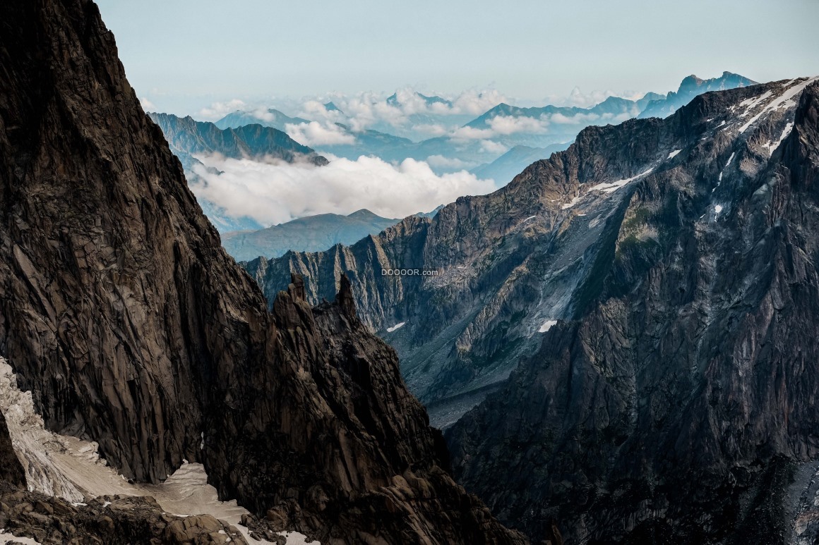 06719_层峦叠嶂的群山高耸入云犹如人间仙境自然风景素材.jpg