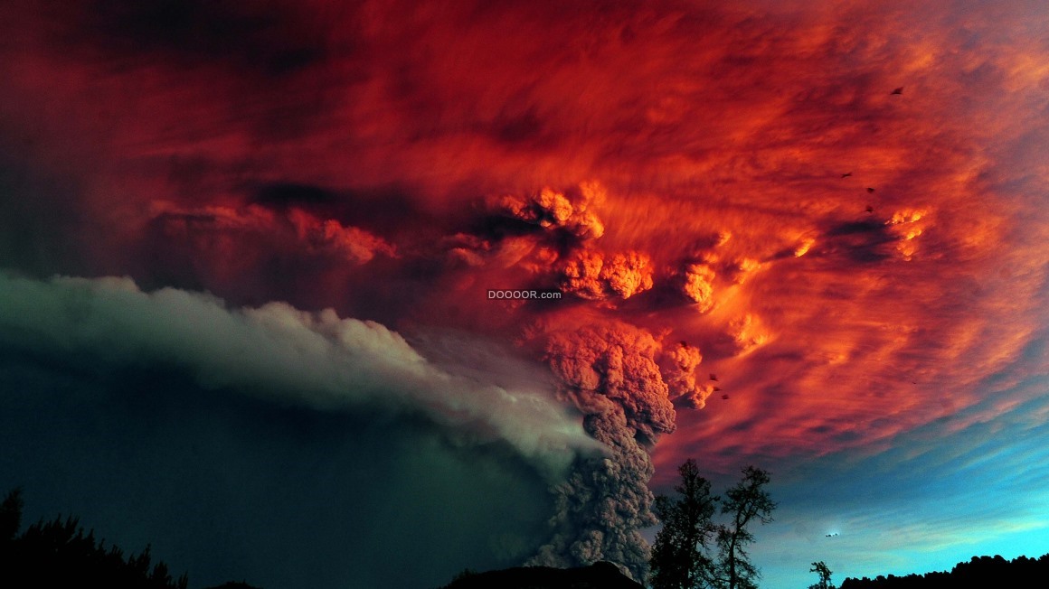 07008_火山爆发黑色和红色的云朵鸟儿四散奔逃压抑.jpg