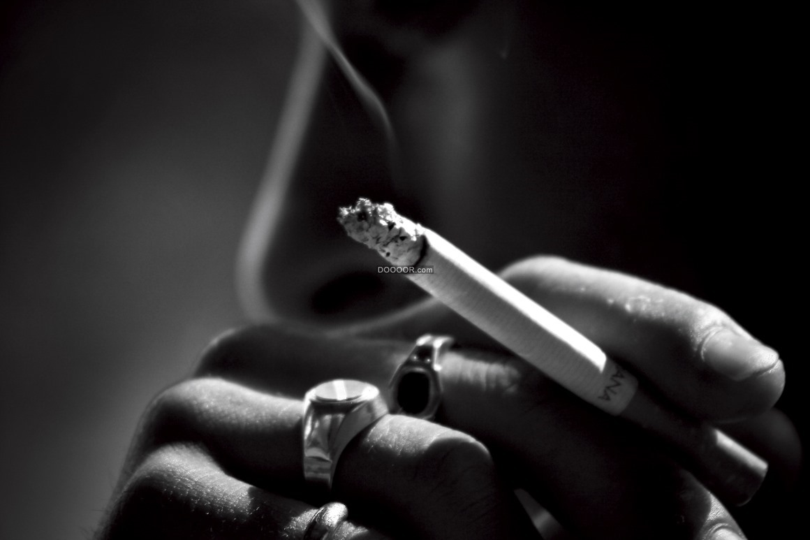 世界无烟日手握香烟动作高清摄影大图-千库网