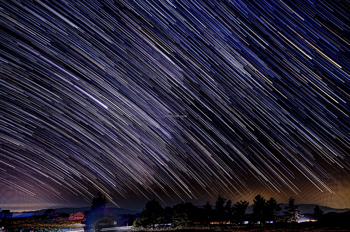 08922_创意设计流星雨划破夜空照亮设计自然景观.jpg