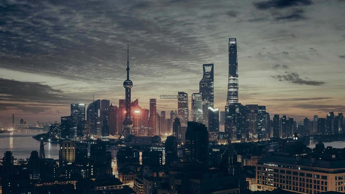 10161_城市阴天建筑天际线傍晚时分灯火通明繁华的都市.jpg