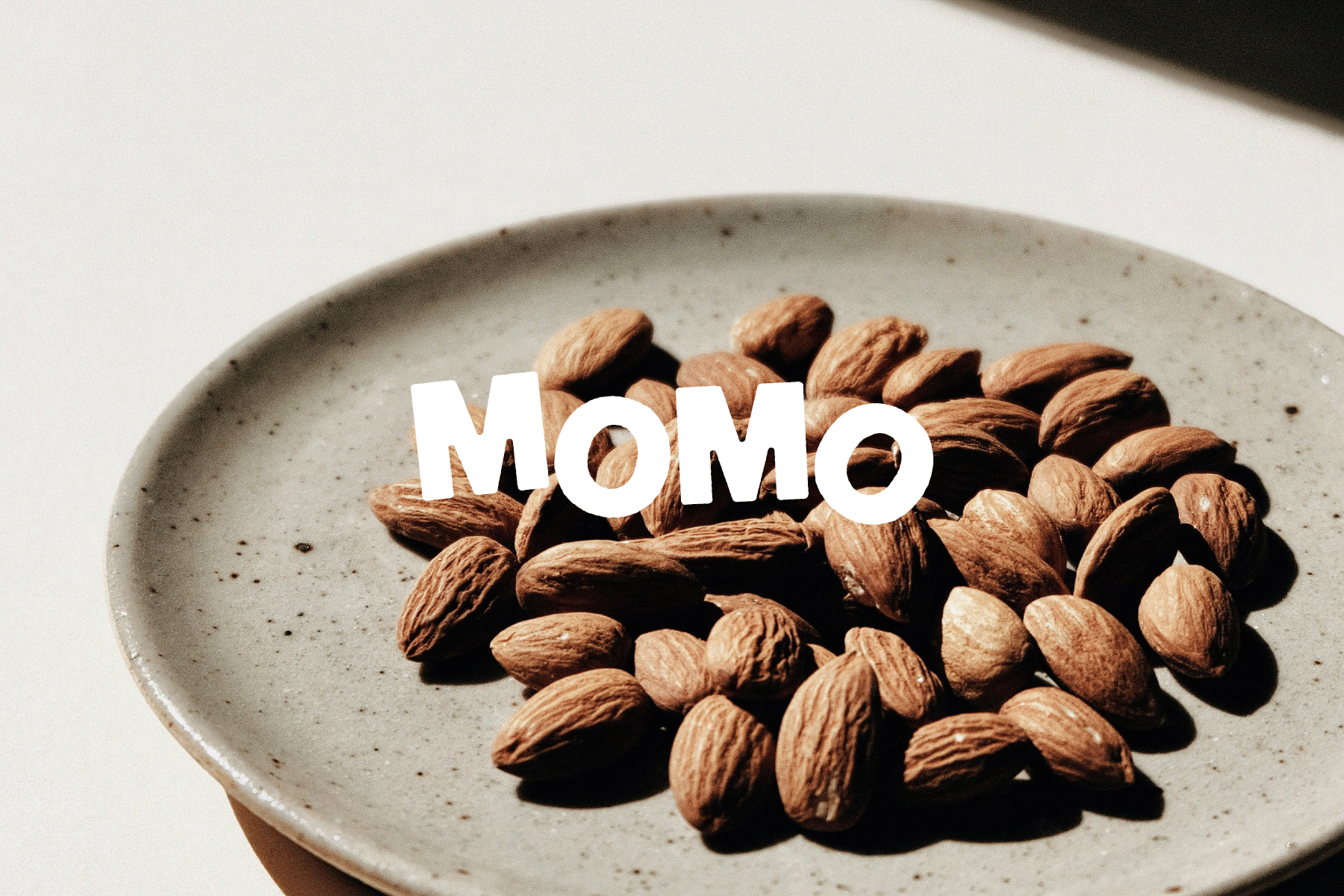 MOMO-01.png
