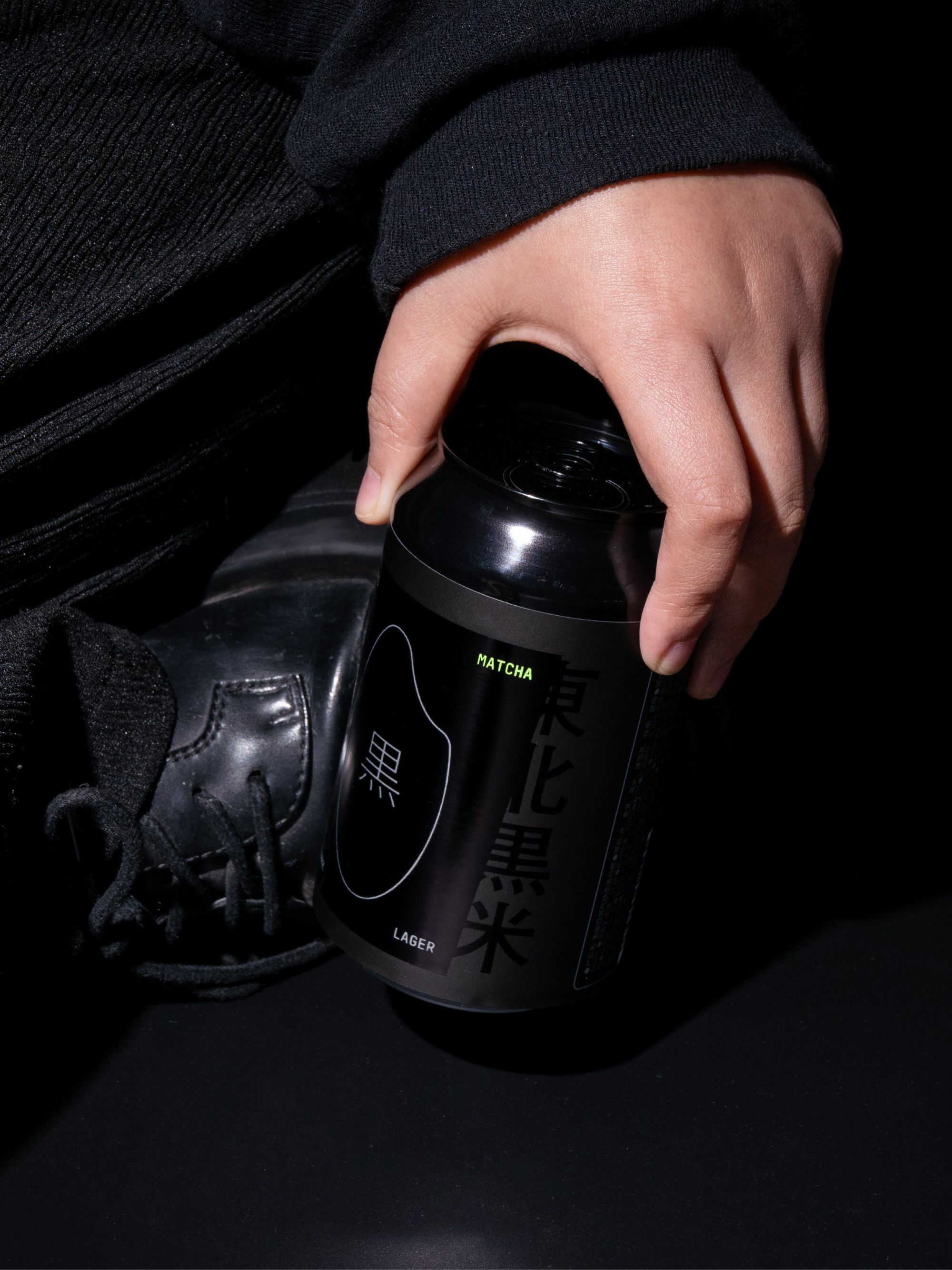 立吞酿造 黑曜日 氮气抹茶黑拉格 啤酒包装设计_15.jpg