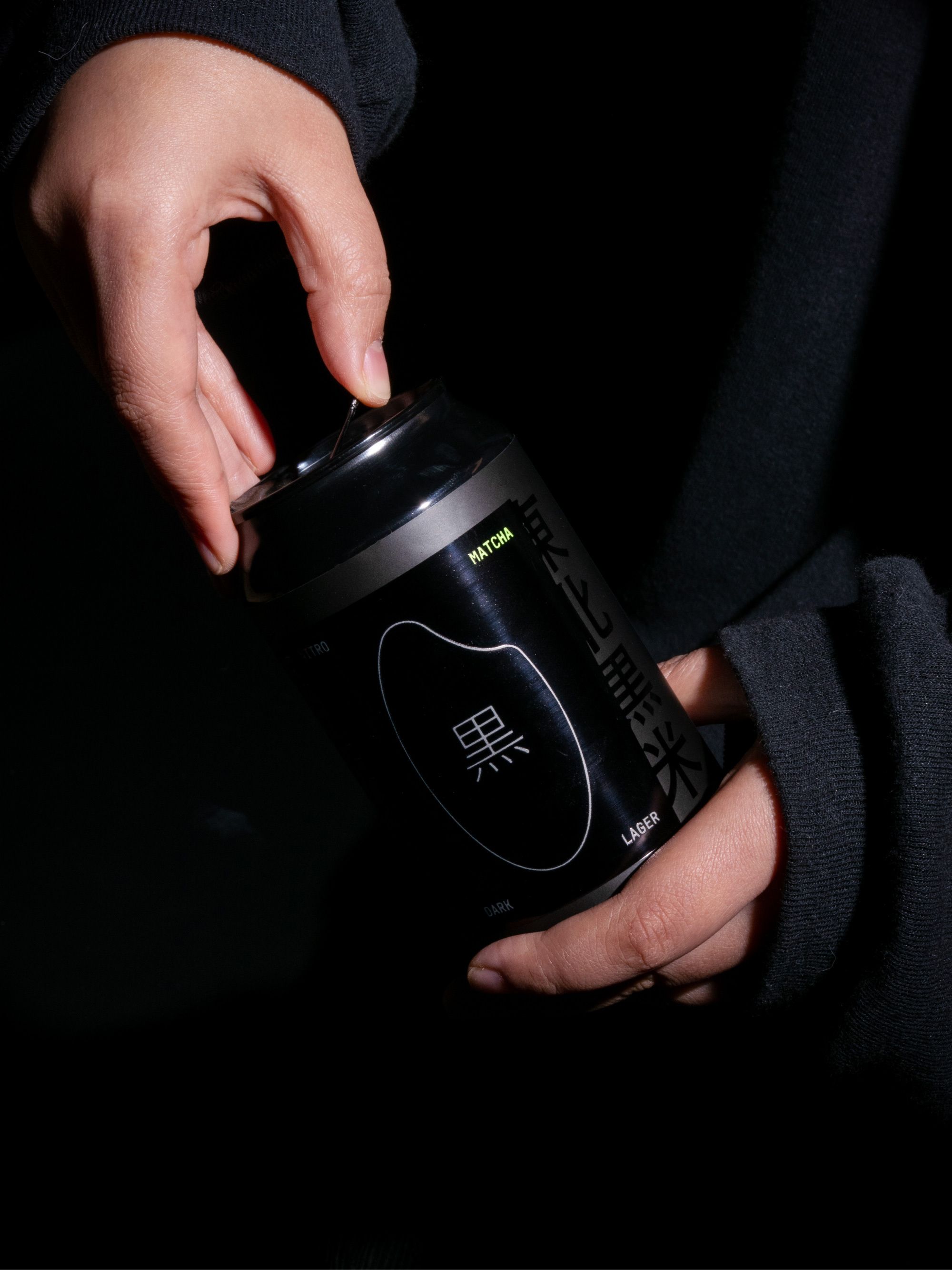 立吞酿造 黑曜日 氮气抹茶黑拉格 啤酒包装设计_18.jpg