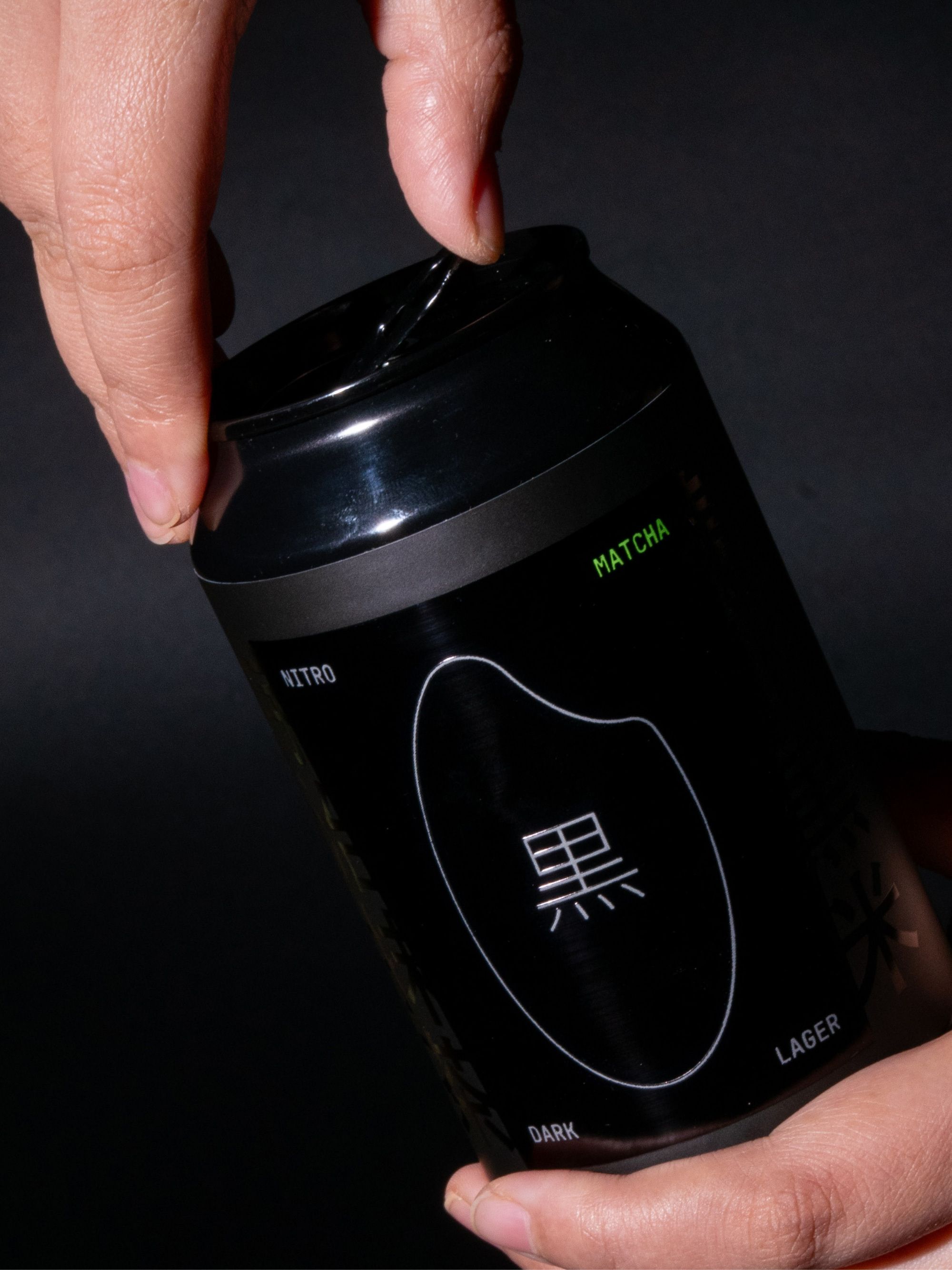 立吞酿造 黑曜日 氮气抹茶黑拉格 啤酒包装设计_21.jpg