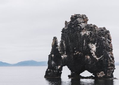 壮观的山水奇石景观褐色的山峰像一匹骆驼